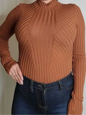 Ribbed Long-Sleeve Bodysuit in Rust